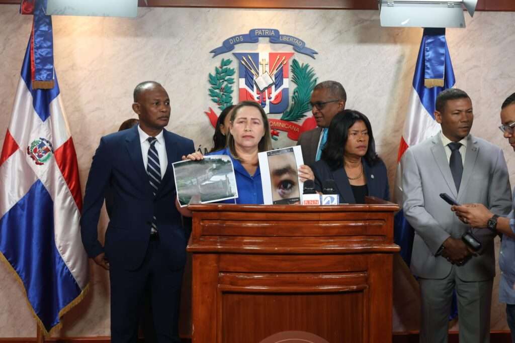Diputada Llaniris Espinal denuncia abandono escolar en el distrito 05-08 por parte de las autoridades nacionales y alerta sobre peligro en la Escuela Villa Progreso, La Herradura.