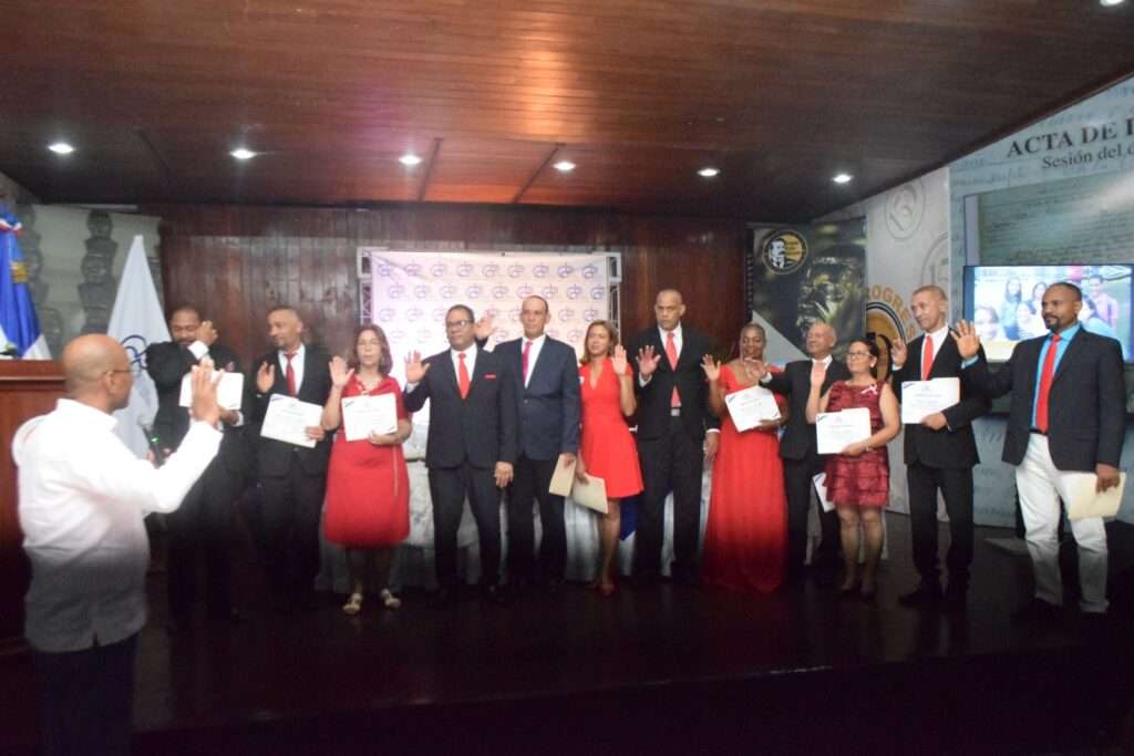 A casa llena juramentan nueva directiva CDP Santiago; Carlos Arroyo hace importantes anuncios