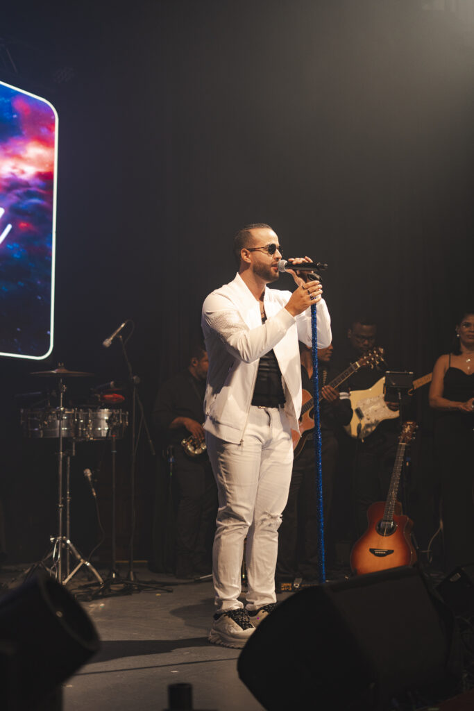 Luis Luna, versátil e innovador, estrena su merengue típico “Por Segunda Vez”.