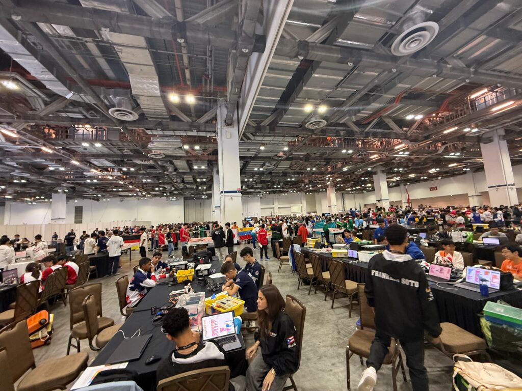 República Dominicana obtiene medallas en la final mundial de la World Robot Olympiad 2025 en Singapur