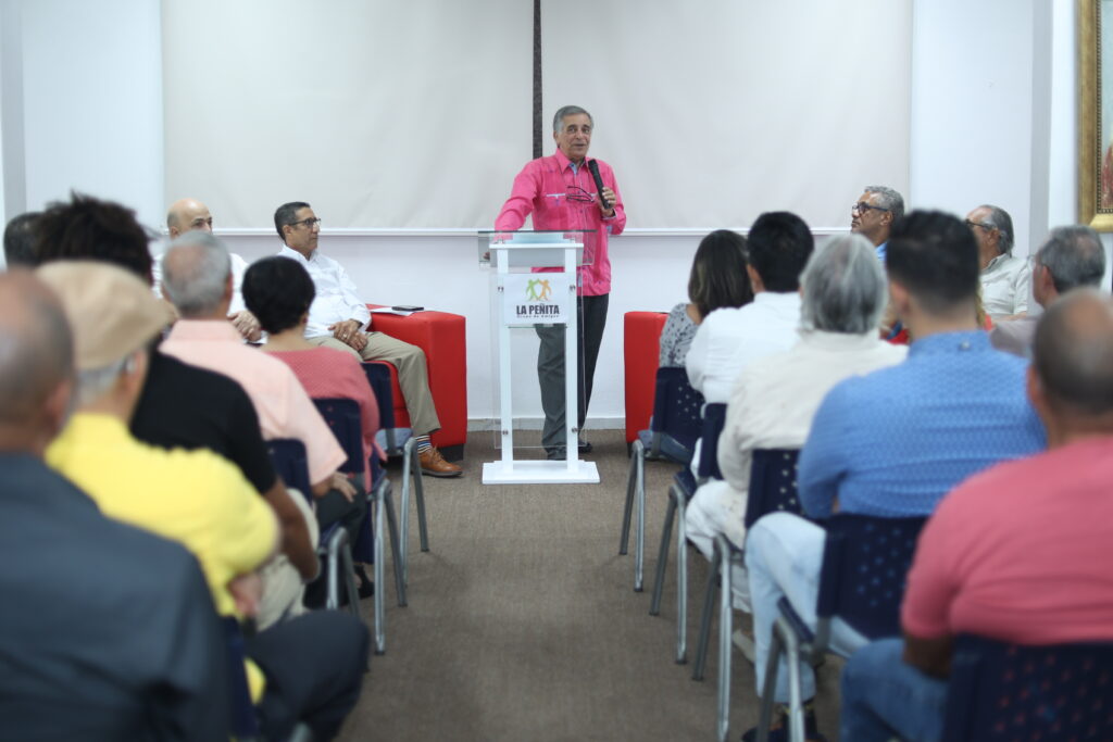 Grupo de Amigos La Peñita realizó reflexión de Semana Santa “Hablemos de Jesús” con el profesor Luis Quezada
