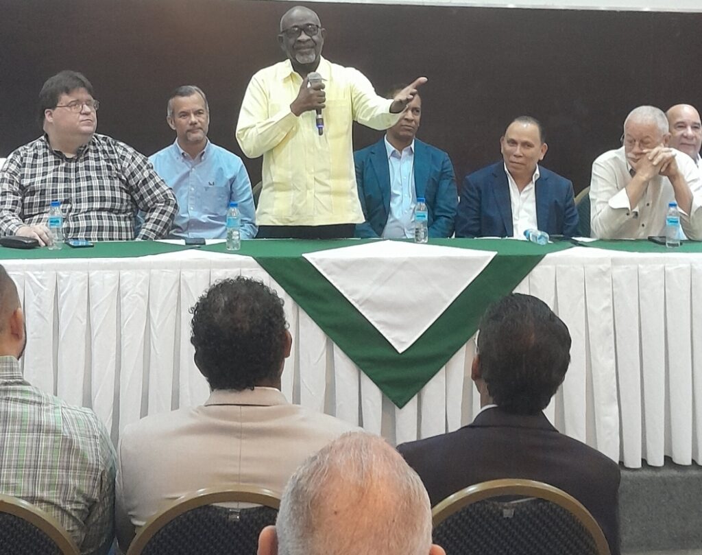 FP juramenta equipos en Santiago y se proyecta hacia 2028