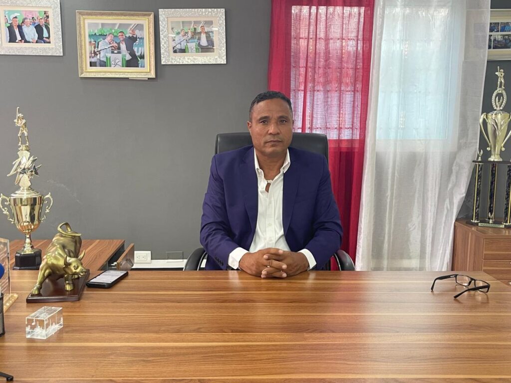 Empresario denuncia deterioro de espacios públicos en Santo Domingo Norte