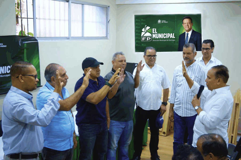Radhamés Jiménez juramenta en la FP a exdirigentes del PLD en Santiago