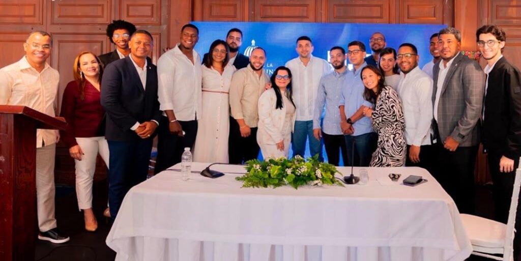 Anuncian convocatoria para el Premio Nacional de la Juventud